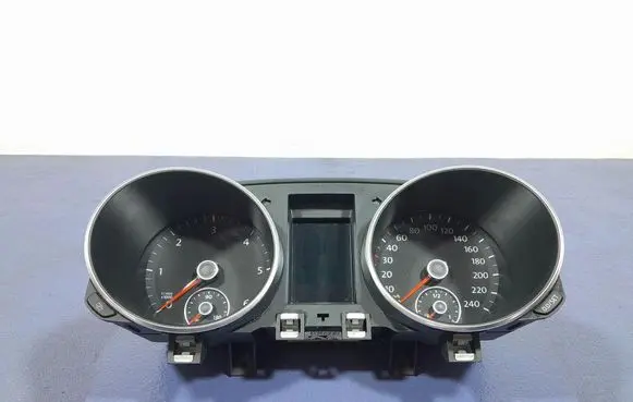 Volkswagen Golf V Speedometer (instrument cluster) 5K0920860E