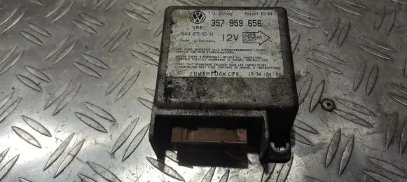 Volkswagen PASSAT B4 Airbag control unit/module 357959656 5wk40758391