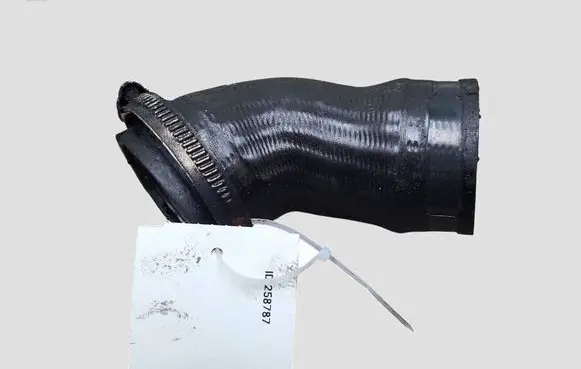 Volkswagen PASSAT B7 Air intake hose/pipe S3909