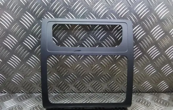 Volkswagen Caddy Radio/GPS head unit trim 2K5858061