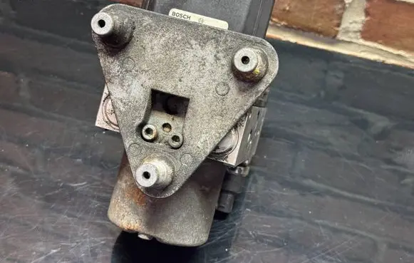 Mercedes-Benz Sprinter W901 W902 W903 W904 ABS Pump A0004466889