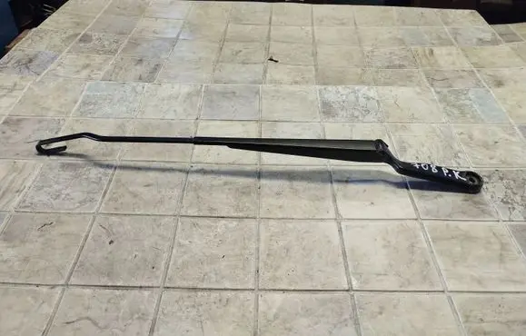 Volkswagen Golf IV Front wiper blade arm 1J1955409A
