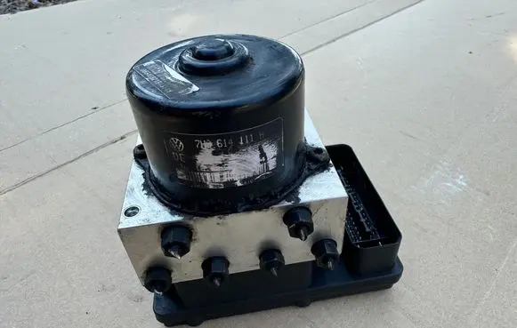Volkswagen Multivan T5 ABS Pump 7H0614111H 7H0907379H