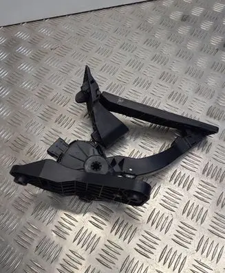 Hyundai Santa Fe Accelerator throttle pedal