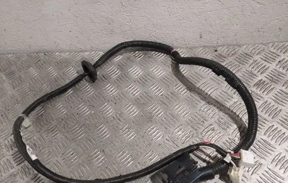Toyota Avensis T270 Handbrake wiring loom/harness 8216405040