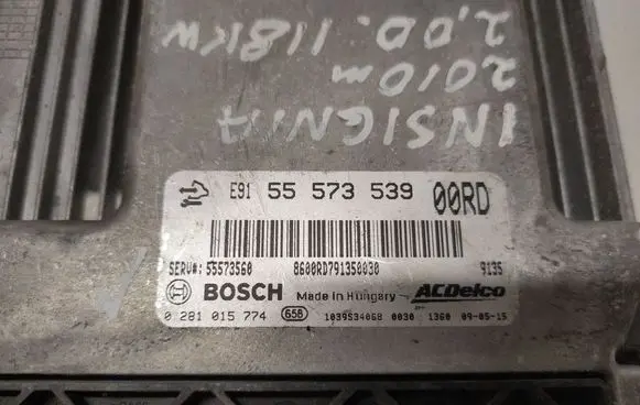 Opel Insignia A Engine control unit/module 0281015774 E915557353900RD