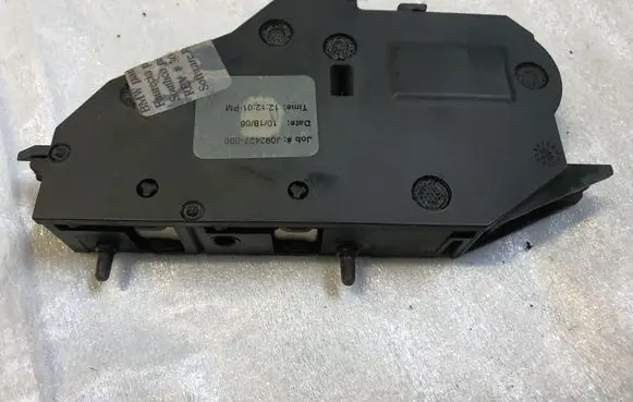 BMW X5 E70 Glove box lock 7161766 70P117702 EM99113