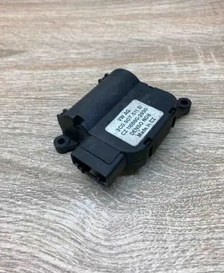 Volkswagen Golf V Air flap motor/actuator 3C0907511D 1168802930