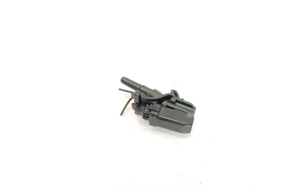 Ford Kuga II Windshield washer spray nozzle B630B