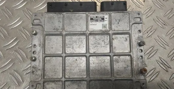 Toyota Auris 150 Engine control unit/module 8966102T41