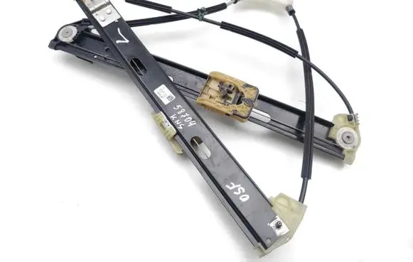 Volkswagen T-Roc Front door window regulator motor 2GA837462F