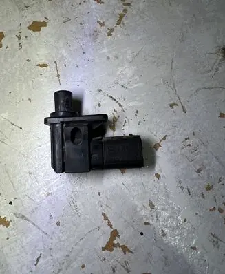 BMW 1 E81 E87 Bonnet alarm switch sensor 8352229