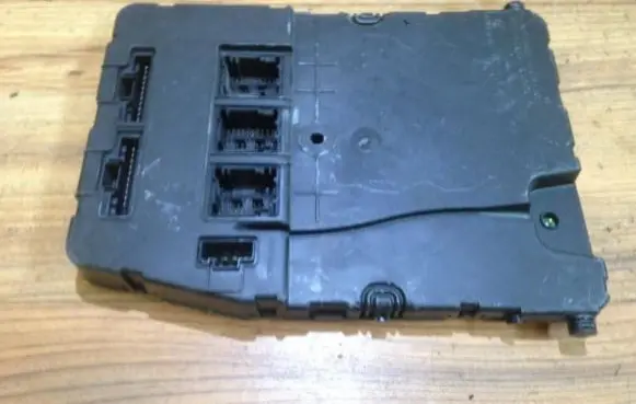 Renault Megane II Comfort/convenience module 8200309690 s118400220d