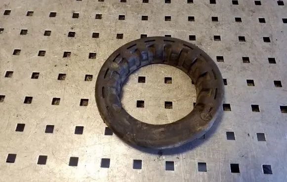 Opel Frontera B Rear coil spring rubber mount 