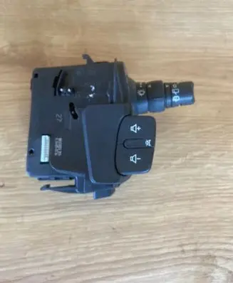 Renault Clio III Wiper speed switch 88103003355