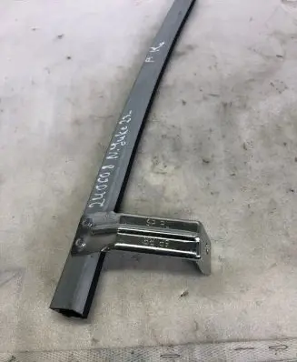 Nissan Juke II F16 Front door windshield rail 