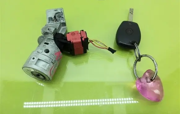 Renault Clio III Ignition lock N0502064