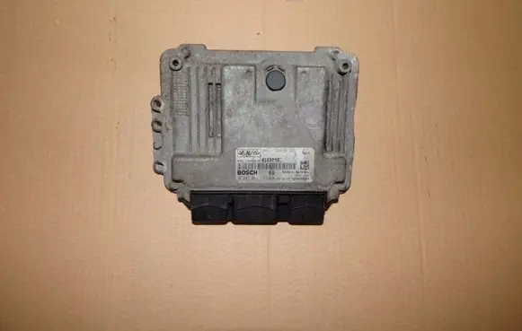 Ford Focus C-MAX Engine control unit/module 4M5112A650ND