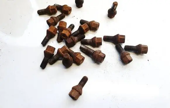 Opel Astra H Nuts/bolts 