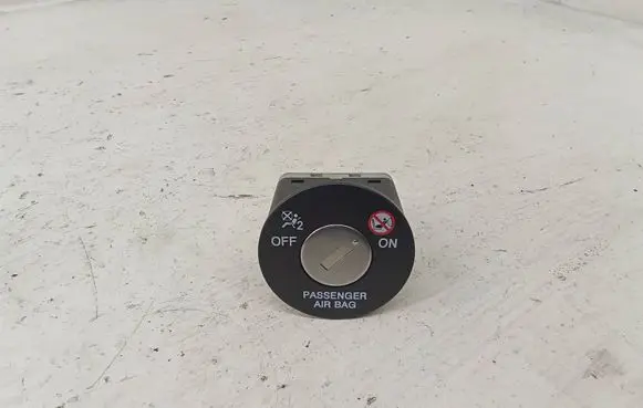Passenger airbag on/off switch
