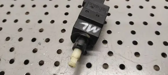 Mercedes-Benz ML W163 Brake pedal sensor switch 0015452009