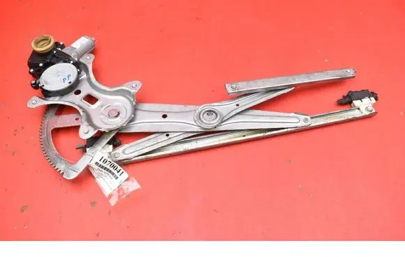 Toyota Corolla Verso E121 Front door window regulator with motor 698100F010