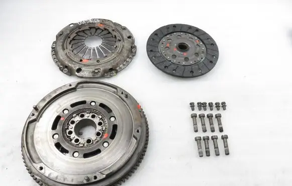 Toyota Avensis T220 Dual mass flywheel 323063410