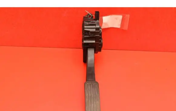 Ford Mondeo MK IV Accelerator throttle pedal DG9C-9F836-AC