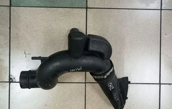 Mini One - Cooper Coupe R56 Air intake duct part 