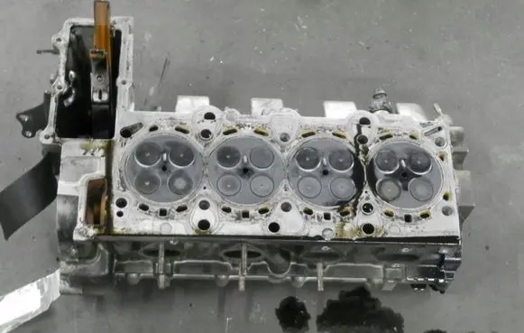 BMW 3 E36 Engine head 