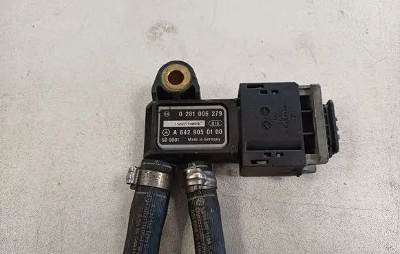 Mercedes-Benz C AMG W204 Exhaust gas pressure sensor 0281006279 A6429050100