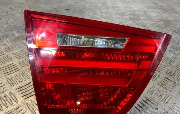 BMW 3 E90 E91 Tailgate rear/tail lights 7154161