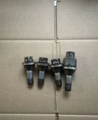 Volvo XC60 Nuts/bolts 