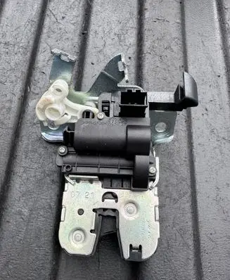 Audi A4 S4 B9 8W Tailgate/trunk/boot lock/catch/latch 8W082750305S 8W082750305