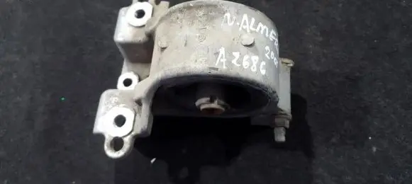 Nissan Almera N16 Engine mount bracket
