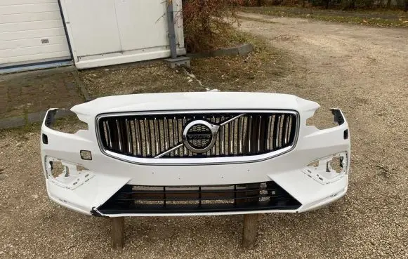 Volvo V60 Front bumper 31690589