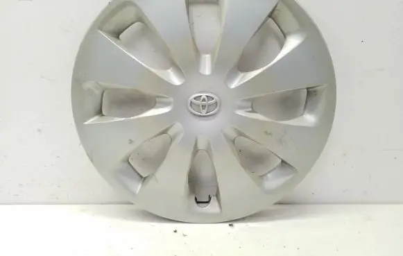 Toyota Prius c R15 wheel hub/cap/trim 4260252540