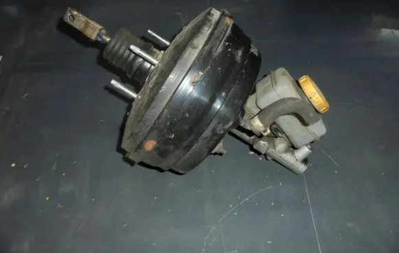 Subaru Impreza III Brake booster