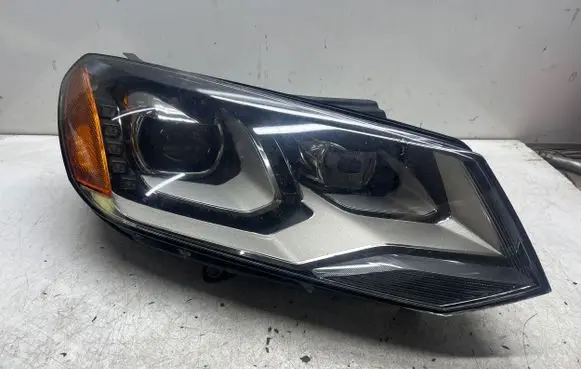 Volkswagen Touareg II Headlight part 7P1941752 1ZS01032810 SSB596HG10