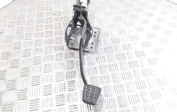 Toyota Avensis T250 Accelerator throttle pedal