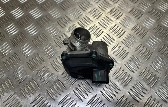 Volkswagen Golf VII EGR valve 04L131501