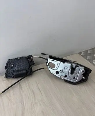 BMW 7 F01 F02 F03 F04 Front door soft close latching motor 7185692 41523098