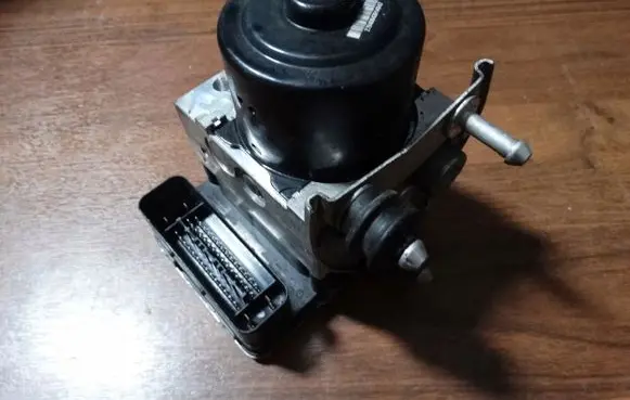 Volkswagen Touareg II ABS control unit/module