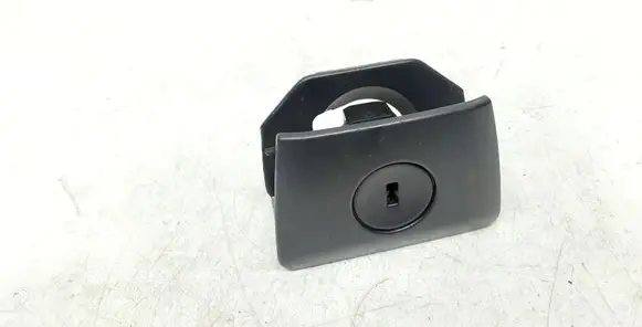 Volvo XC90 Glove box lock 