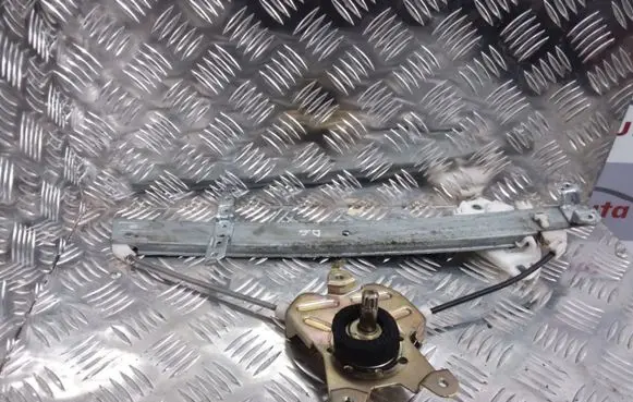 Rear door manual window regulator