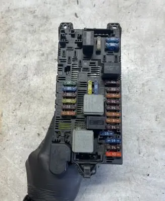 Mercedes-Benz E W211 SAM control unit 2115453901 A720372200083 00007165A720