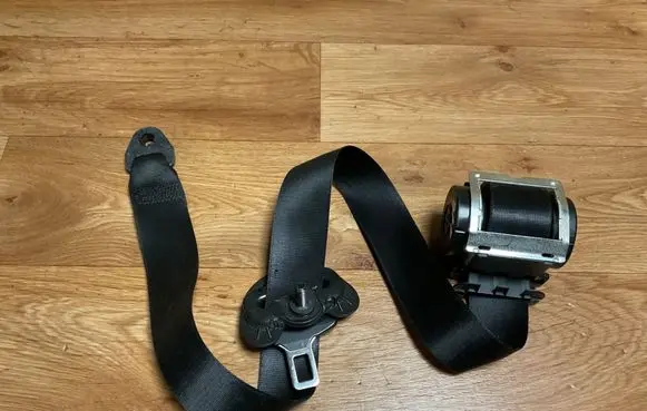 BMW 5 E60 E61 Front seatbelt 601629600D