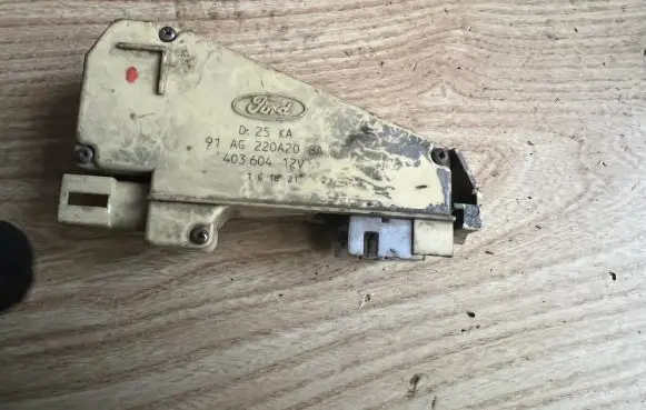 Ford Escort Central locking motor 91AG220A20BA
