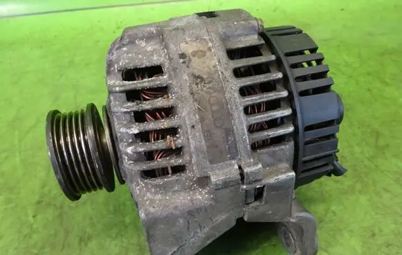 Audi A4 S4 B5 8D Generator/alternator