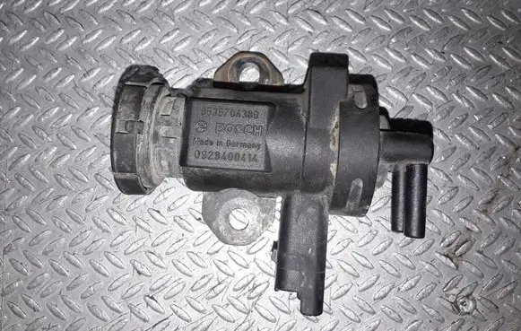 Citroen C5 Turbo solenoid valve 9635704380